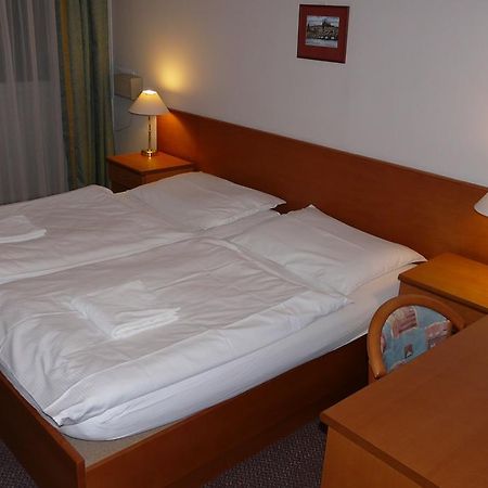 Cmc Residence & Conference Inn Čelákovice Zimmer foto